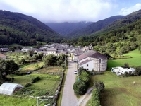Eglise de Norgeat et Entr&eacute;e du village (photo prise &agrave; partir d'une nacelle)  - Juil 2020 (GL)