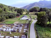 Cimeti&egrave;re &agrave; l'Entr&eacute;e du village (photo prise &agrave; partir d'une nacelle)  - Juil 2020 (GL)