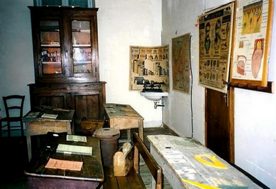 Salle de classe de l'&eacute;cole de Norgeat - Journ&eacute;es du Patrimoine - Septembre 1999 - GL