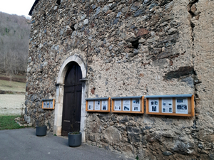 Installation de 4 panneaux (Historique de la Paroisse de Norgeat) sur la fa&ccedil;ade Sud de l'&eacute;glise.